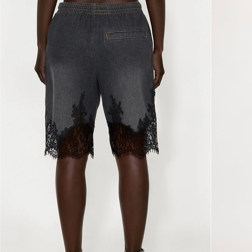 Chic Gray Lace Trim Women's Bermudas